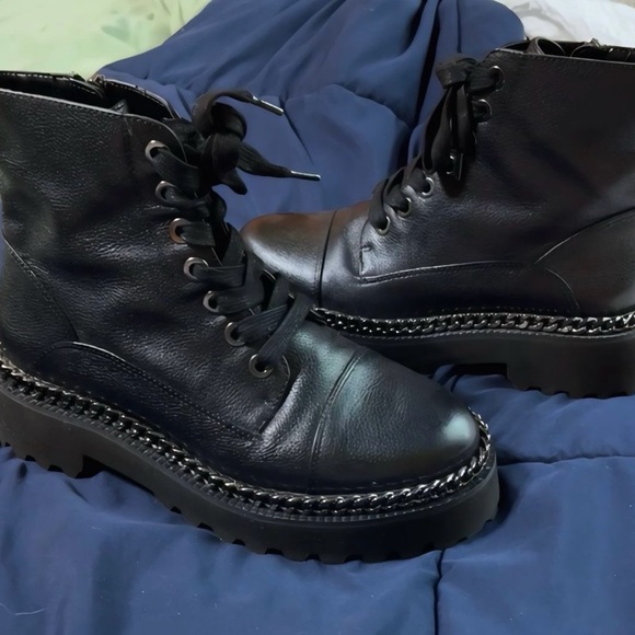 Vince Camuto Combat Chain Link Boots. Women’s size 5.5 - Picture 3 of 7